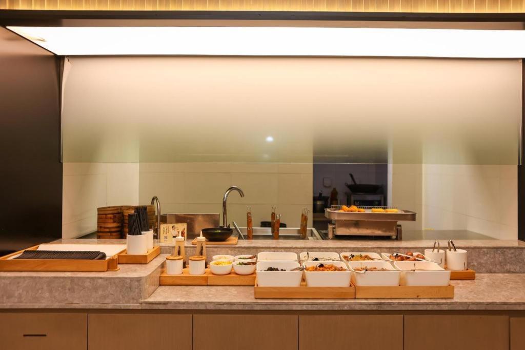 Ji Hotel Shanghai Xujiahui Экстерьер фото